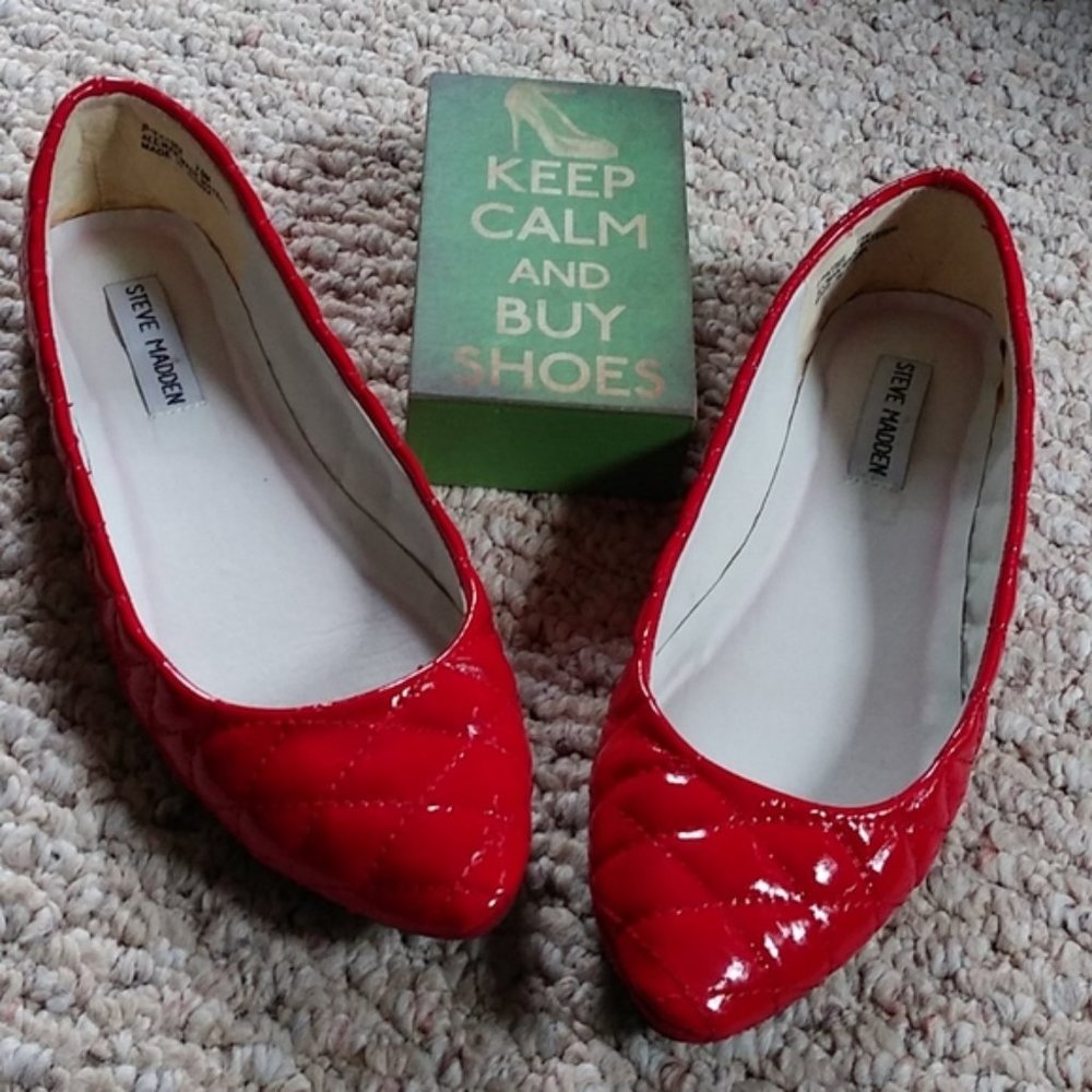 Size 7.5M red patent flats NIB